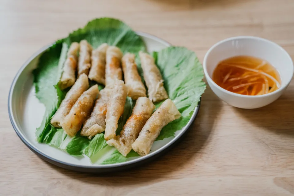 Bàn ăn tại Nguyễn Tấn Vũ Quang